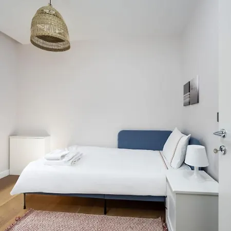 Beautiful Airy Duplex 2bd25bath Central Gem #172