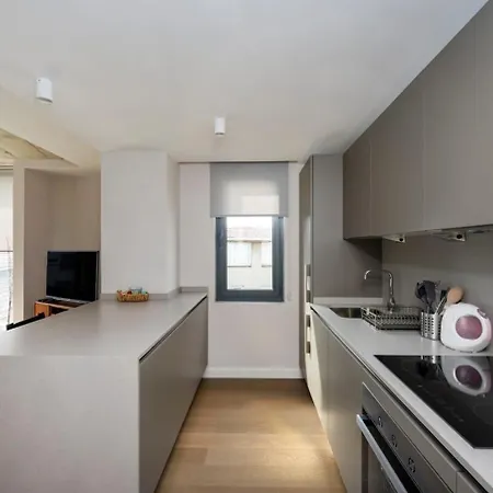 Beautiful Airy Duplex 2bd25bath Central Gem #172 *