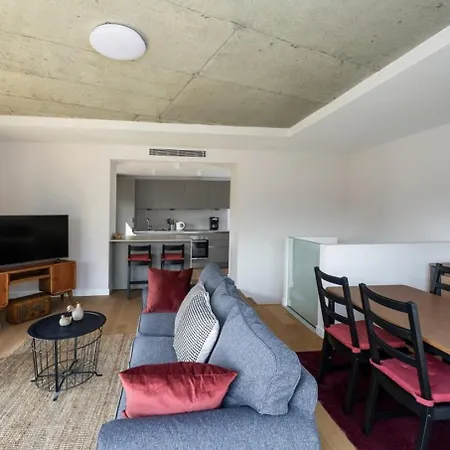 Beautiful Airy Duplex 2bd25bath Central Gem #172